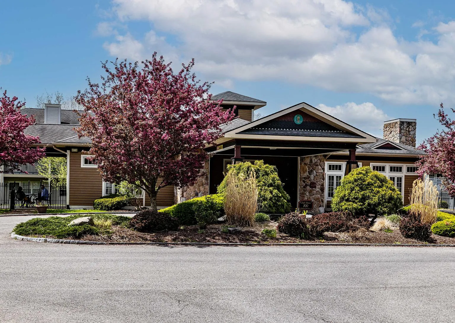 Suburban Park Apartments — Photo 1