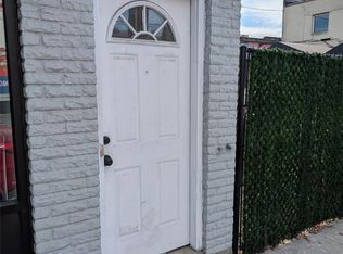 392 Conklin St, Farmingdale, NY 11735