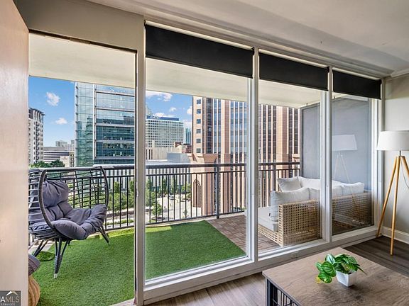 4th image of 620 Peachtree St NE #908