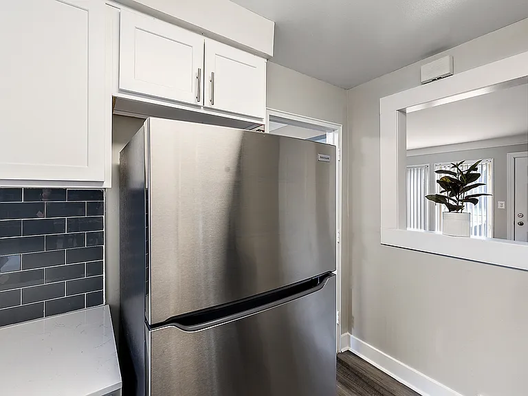 Oak Park Manor Apartments & Townhomes — Photo 4
