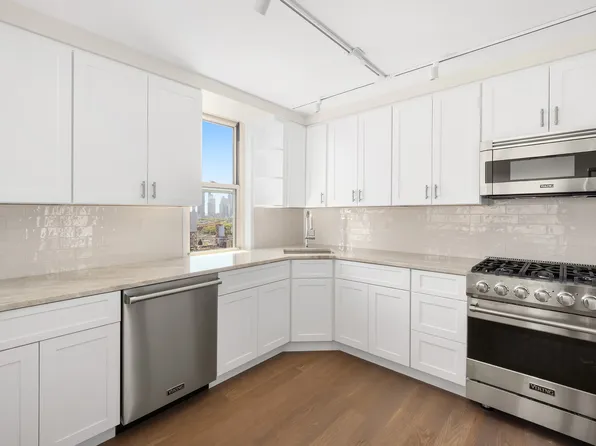 555 Main Street image 1 of 14