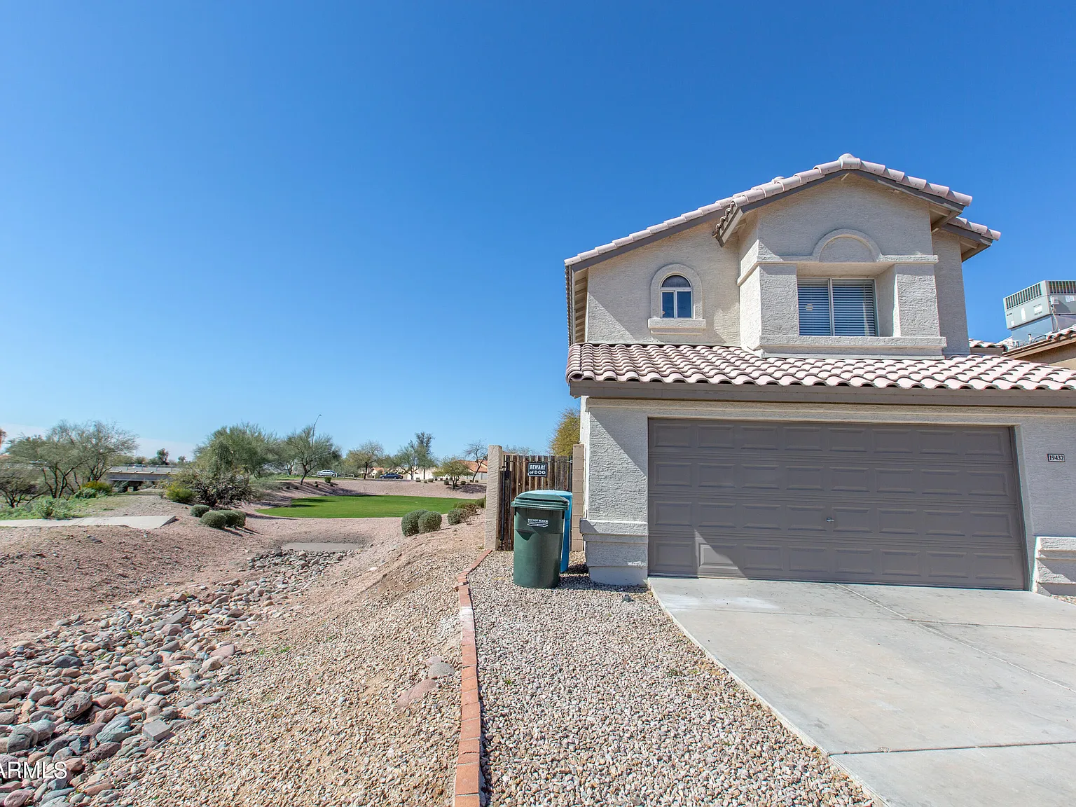 3 bed, 2.5 bath, 1853 sqft, $2,400 — Photo 2