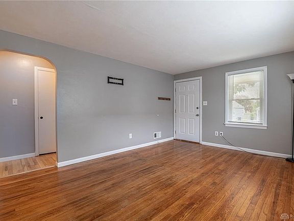 5th image of 3033 Beaver Ave