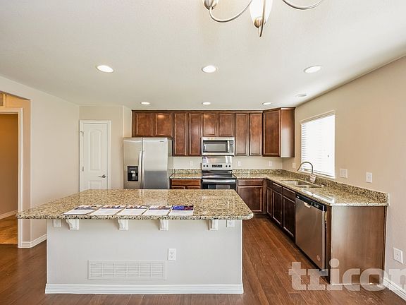 5th image of 6733 Galpin Dr