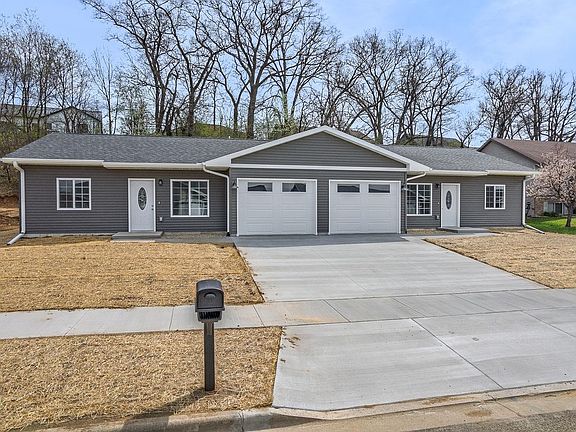3rd image of 2434 Russell Ct