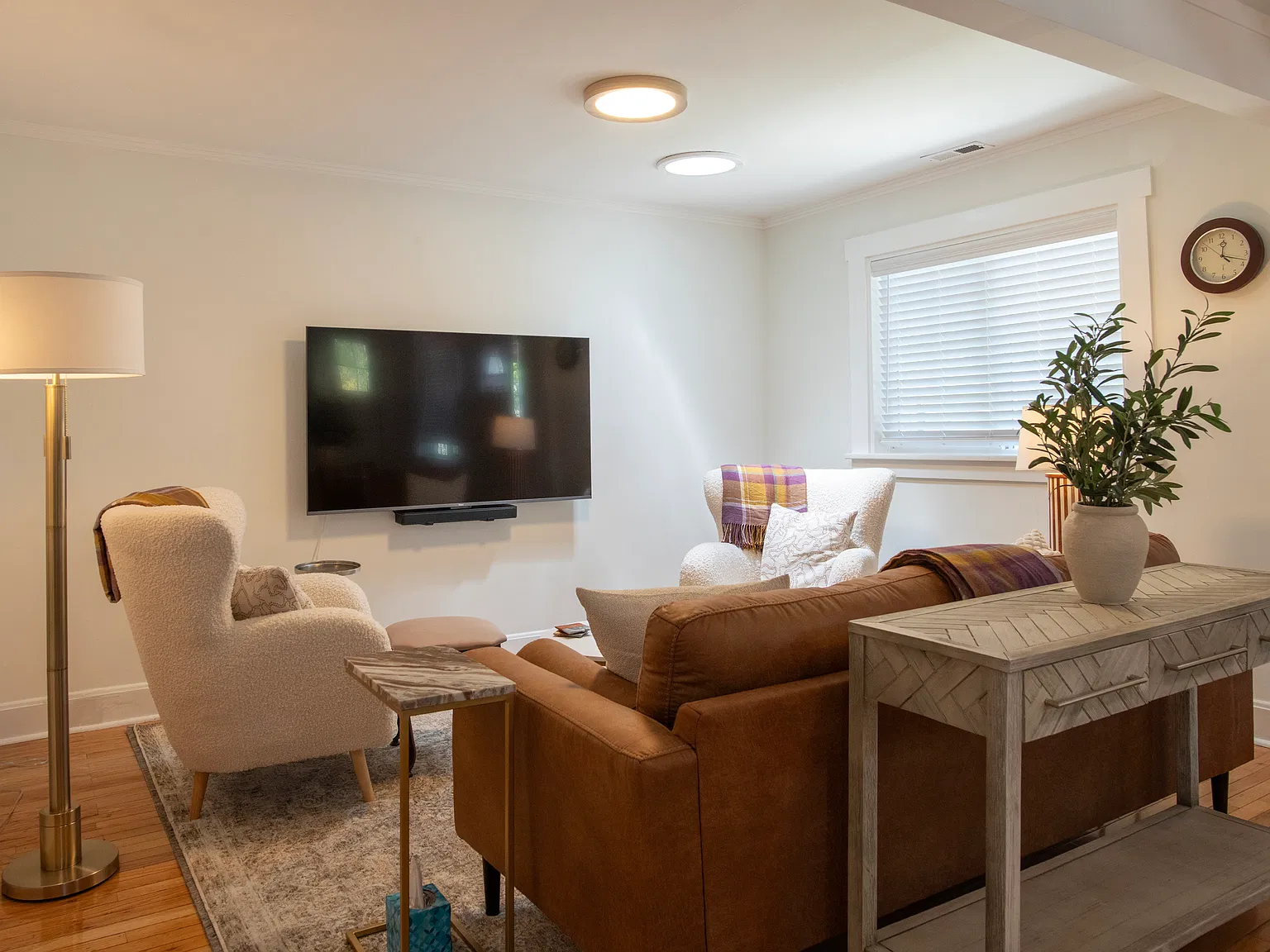 5 bed, 2150 sqft, $8,583 — Photo 3