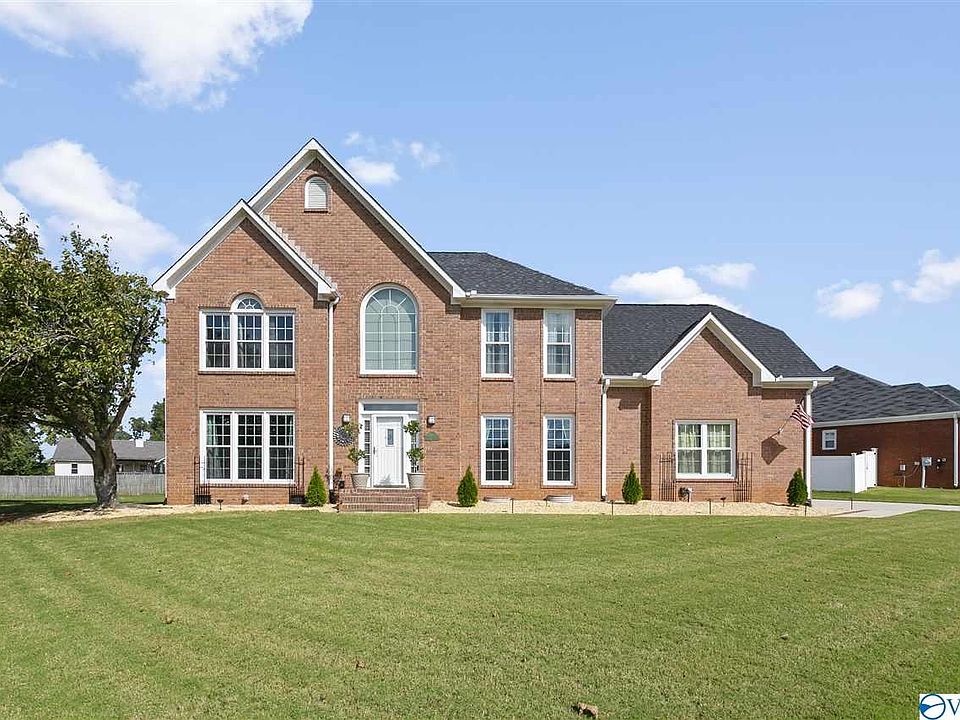1st image of 101 Shininghollow Cir