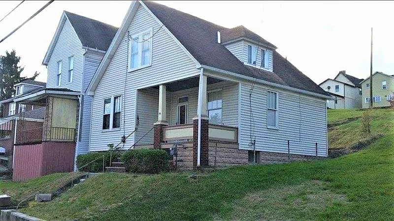 45 Watkins Ave photo 1