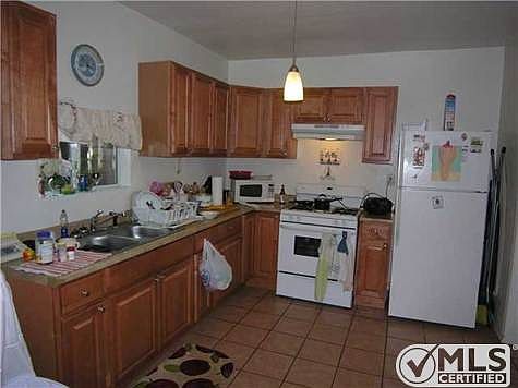 3rd image of 319 Sampson St