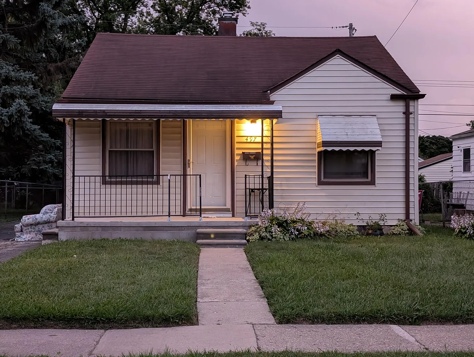 497 Montana Ave photo 1