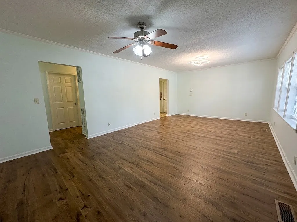 4 bed, 1477 sqft, $1,950 — Photo 4
