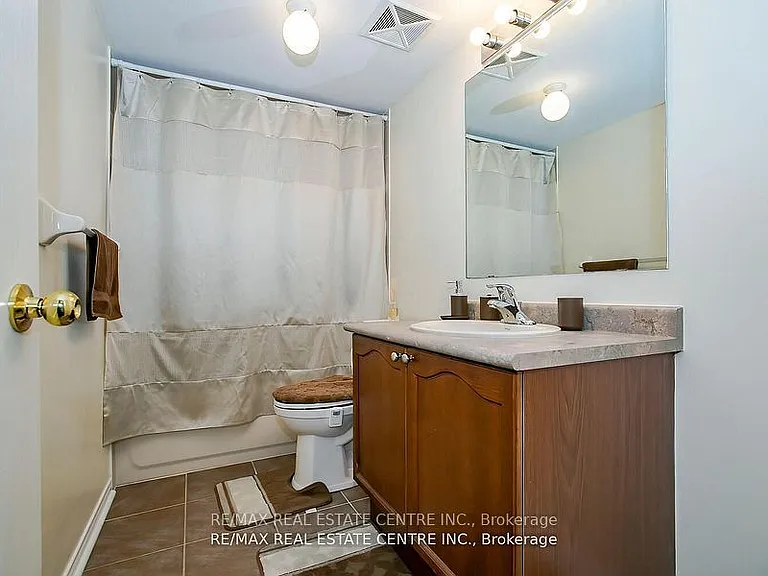3985 Eglinton Ave W #8 — Photo 8