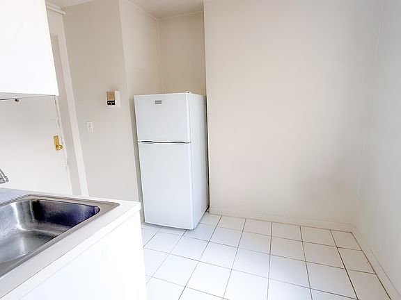 3rd image of 346 E 20th St APT 17