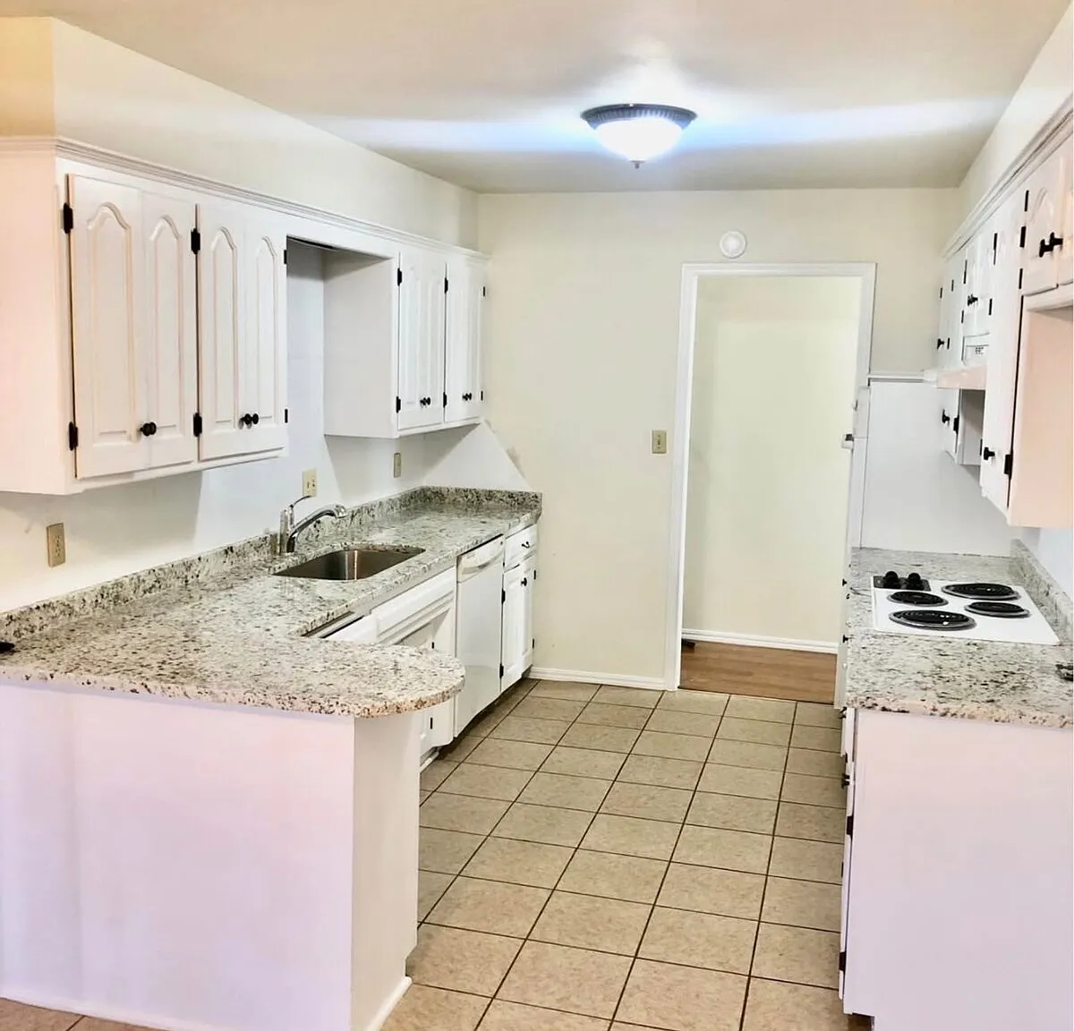 3 bed, 2.0 bath, 1579 sqft, $1,575 — Photo 4