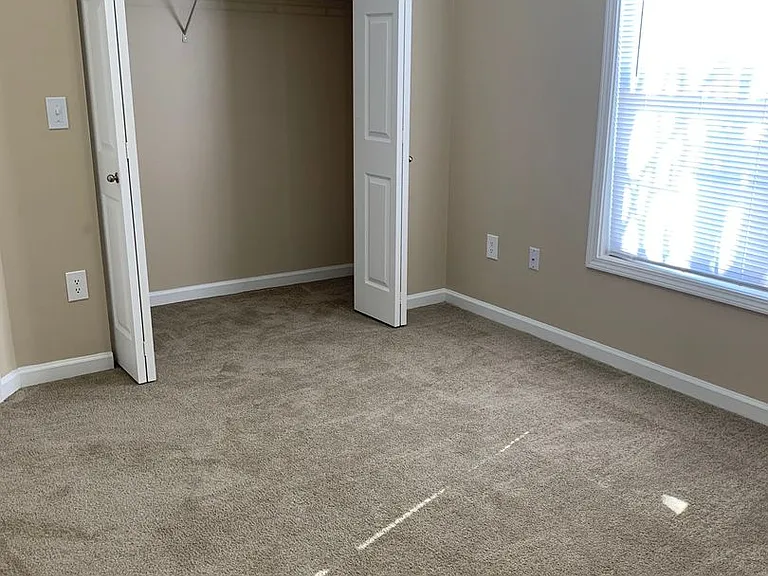 Fox Brook Apartments — Photo 23