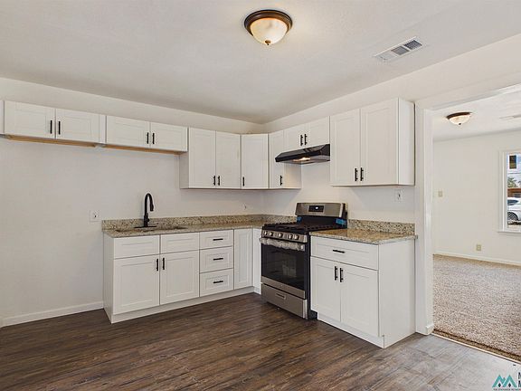 4th image of 1008 W Summit St
