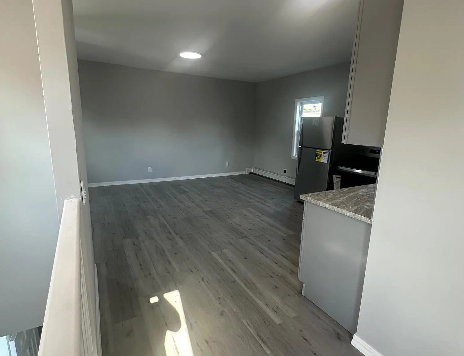 3 bed, 1.0 bath, 1081 sqft, $3,400 — Photo 3