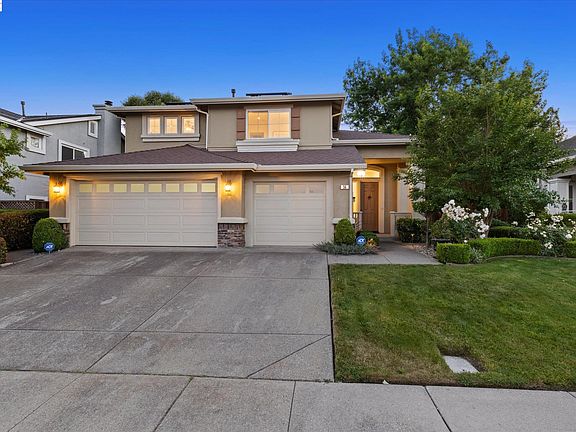 3rd image of 56 Centennial Way