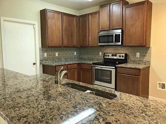 3rd image of 314 Breckenridge Cir SE