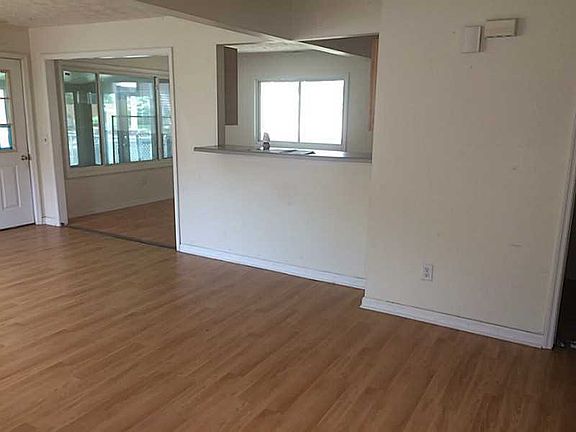 4th image of 359 Henry St