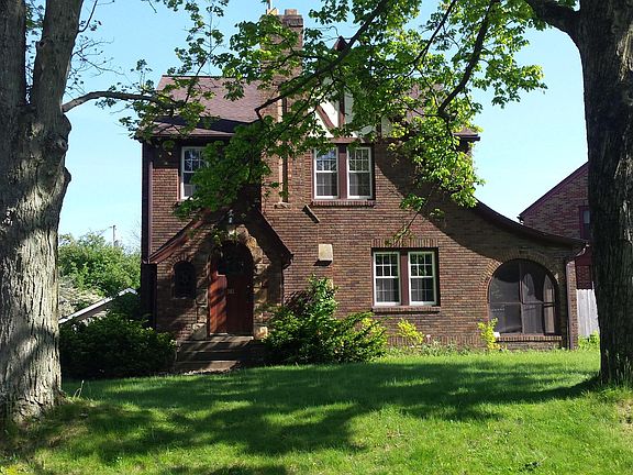 2nd image of 381 Townview Cir N