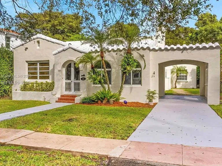 533 Minorca Ave — Photo 1