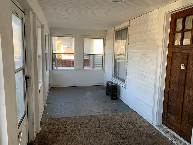 923 E Berwyn St — Photo 2