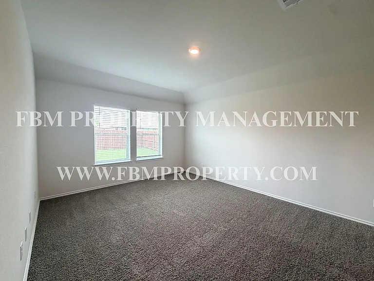329 Thoroughbred St — Photo 15