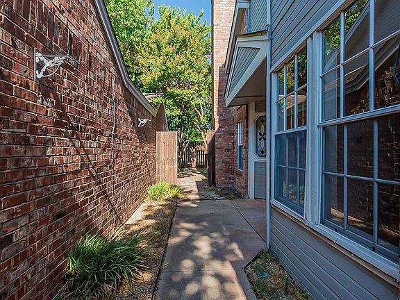 2nd image of 3025 Waterfront Cir #1