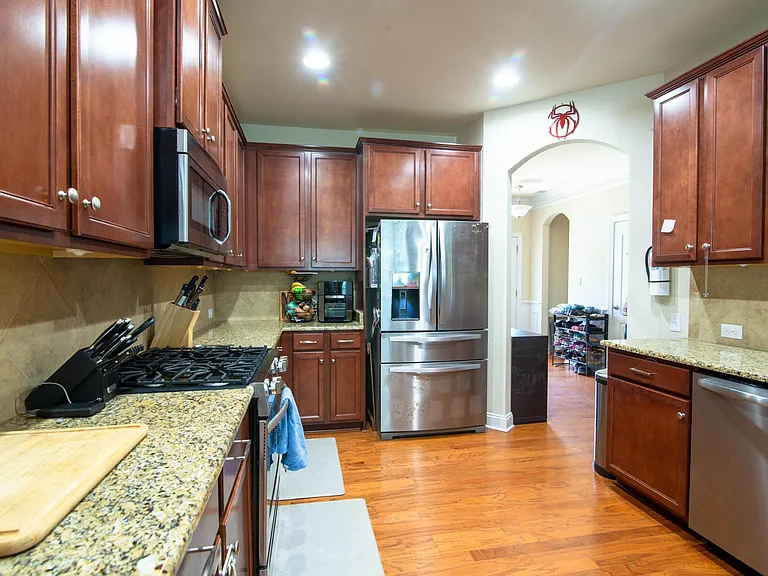 435 Castlebury Ct — Photo 3
