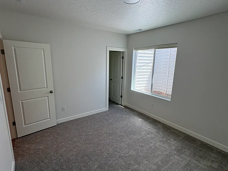1606 W Canyon Rim Rd #B — Photo 11