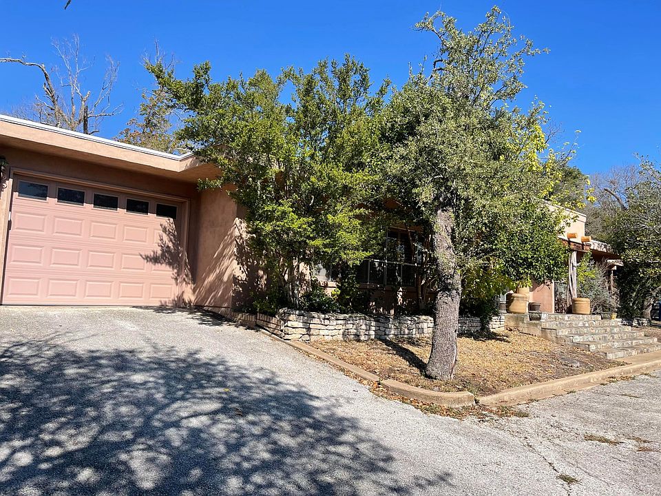 Front driveway to unit.