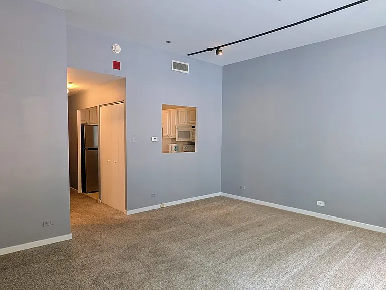 211 E Ohio St #304 — Photo 8