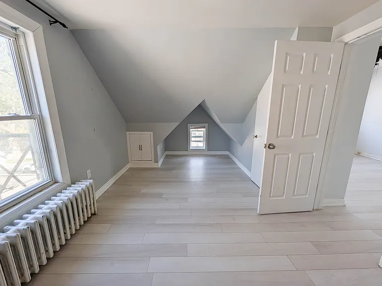 50 Welland Ave #4 — Photo 9