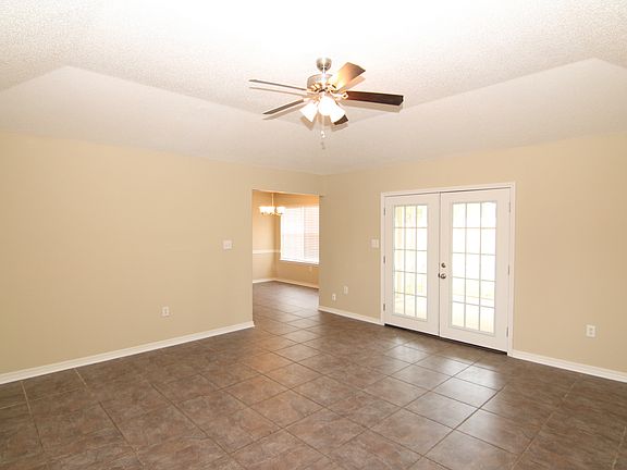 Large Great Room w/ Tile