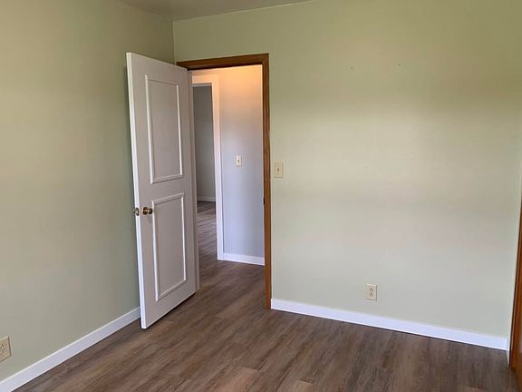 5th image of 363 Rosewood Ave