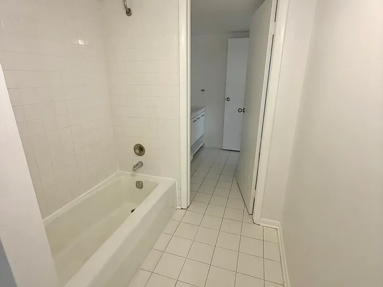1712 Fayette Walk #D — Photo 9