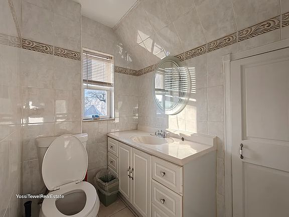 5th image of 2064 E 13th St Unit 3B