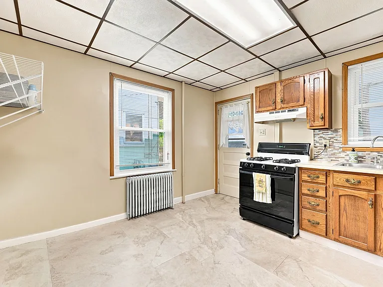 69 Division St #1RST FLOOR — Photo 20