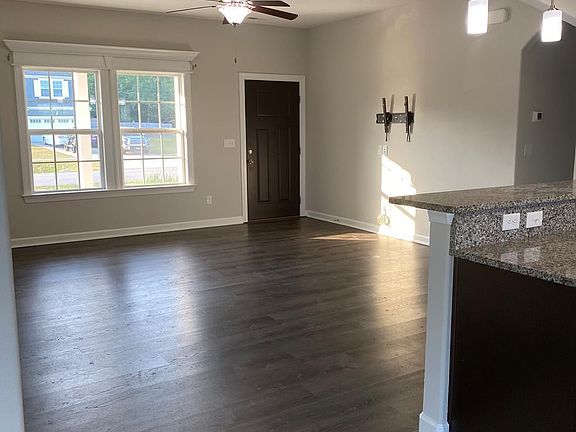 3rd image of 105 Rosedale Court