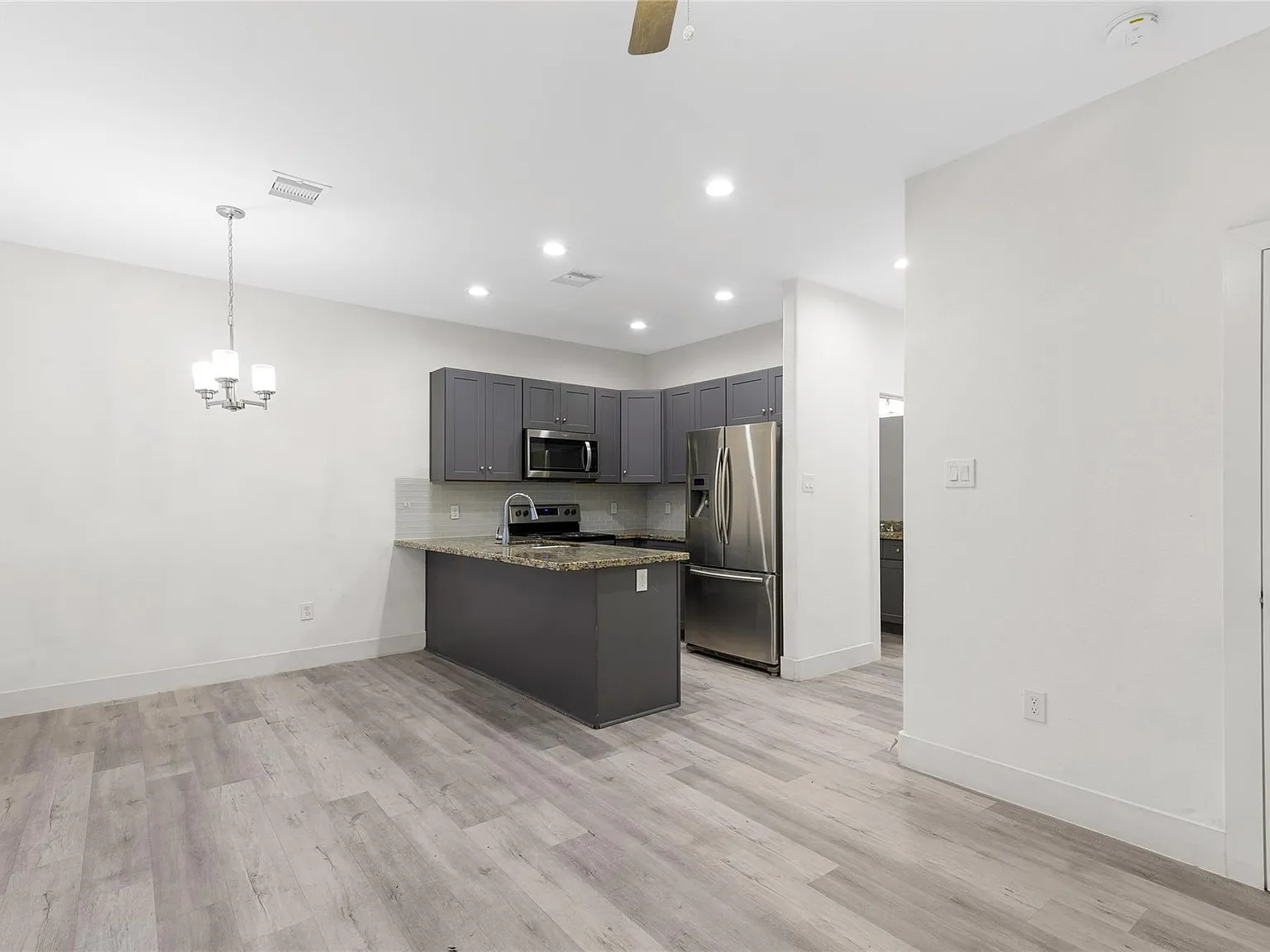 4 bed, 2.5 bath, 2546 sqft, $1,735 — Photo 3