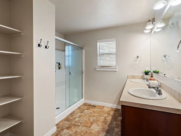 663 W Archerfield St — Photo 20