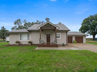 551 N 6th Ave, Canistota, SD 57012