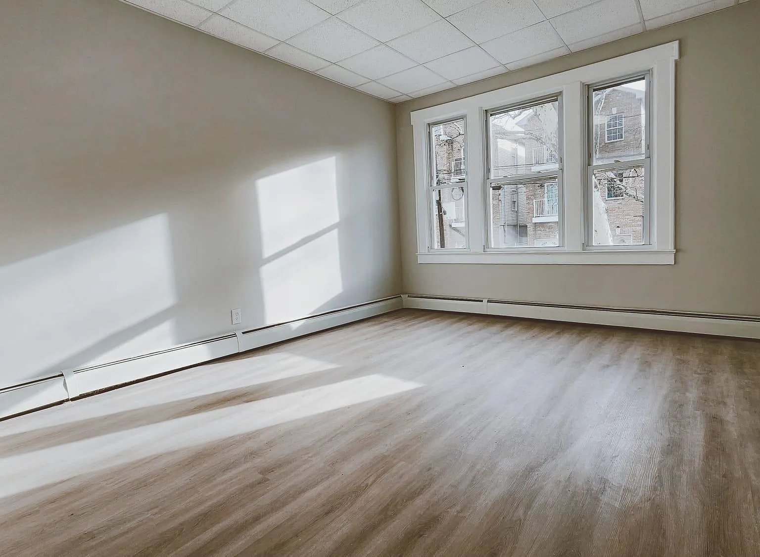 2 bed, 1.0 bath, 900 sqft, $2,200 — Photo 4