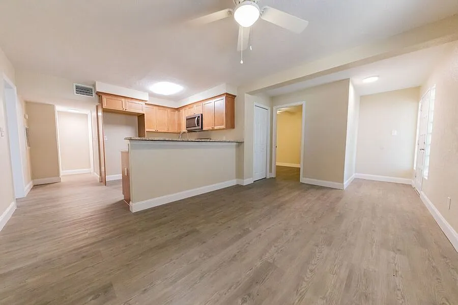 638 W Central Avenue — Photo 4