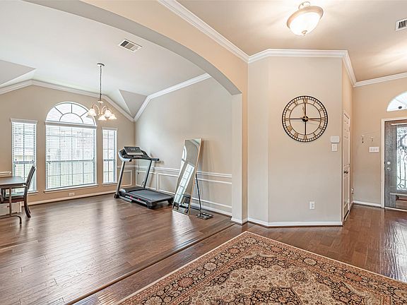 5th image of 119 Emerald Loch Ln