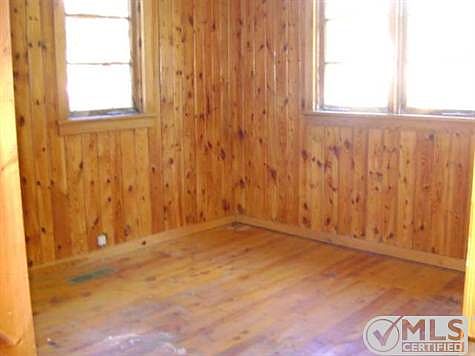2nd image of 1498 E Ludington Dr