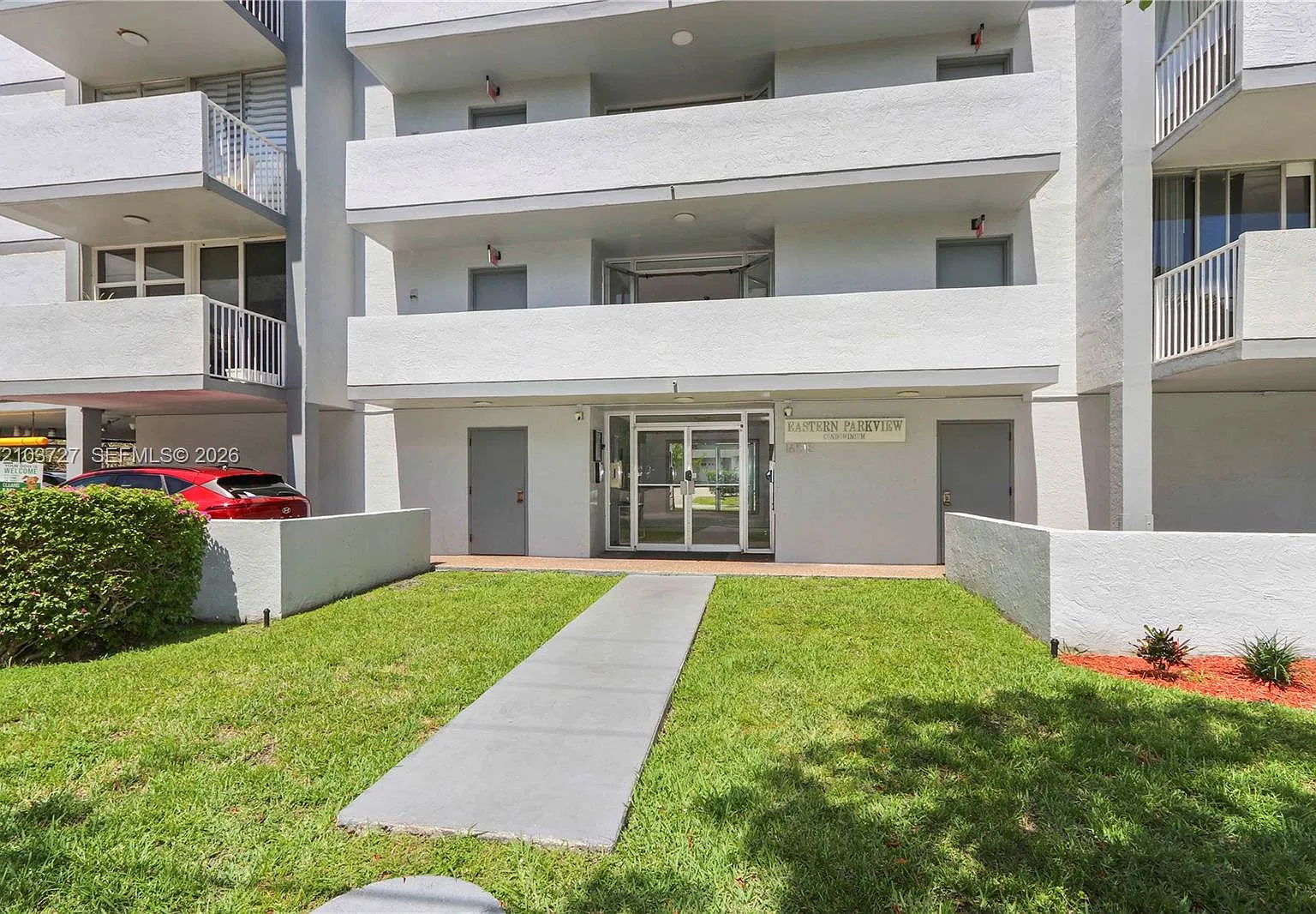 Eastern Parkview Condo — Photo 2