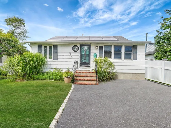 25 Patchogue Street, Patchogue, NY 11772