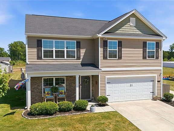 3rd image of 1276 Hickory Point Dr